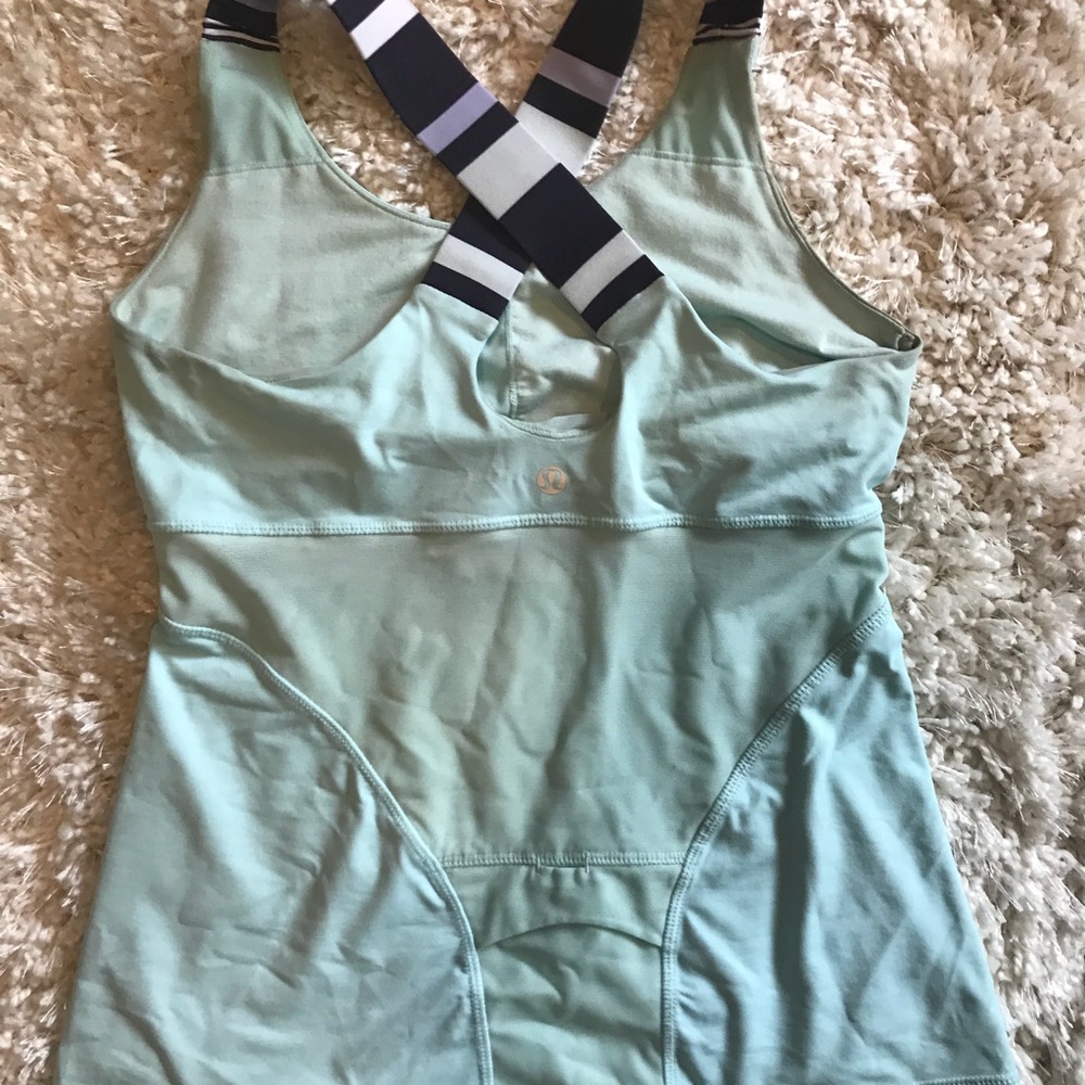 Lululemon sea foam color size 6 workout top